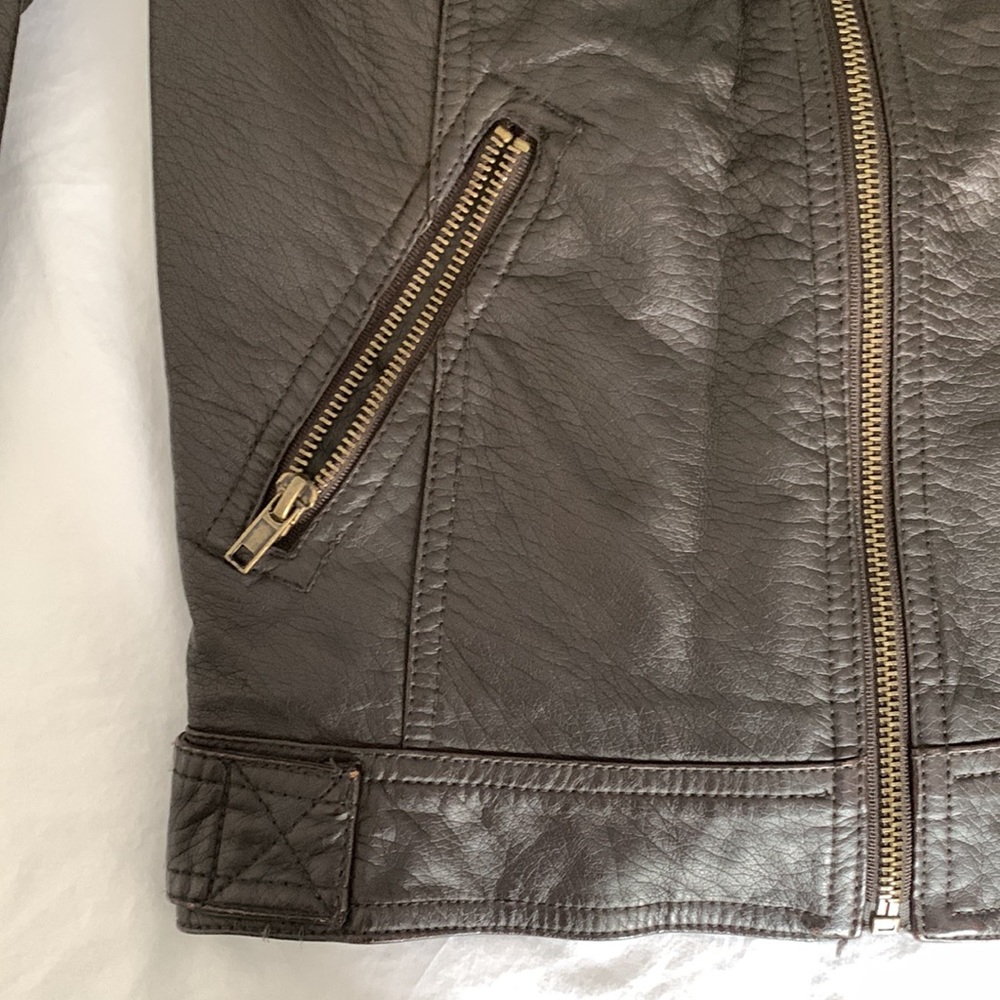 Leather jacket - Picture 2 of 6